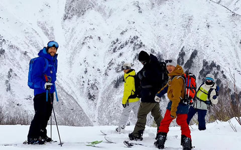滑雪服為什么都是棉衣，沒有羽絨